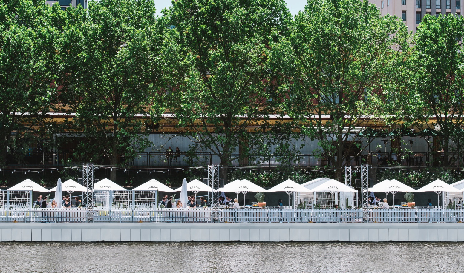 Floating bar returns for summer Bars and Clubs